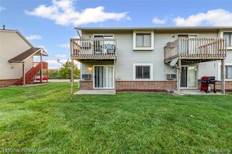 31751 Nardelli Ln, Roseville, MI 48066