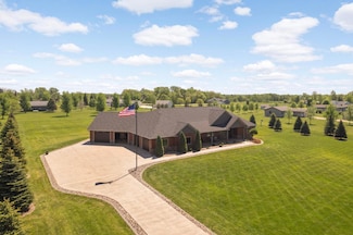 141 Woods Dr, Le Sueur, MN 56058