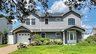 99 Winter Ln, Hicksville, NY 11801