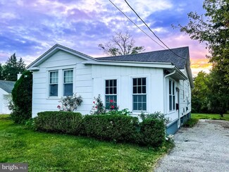 114 Grant Ave, Moorestown, NJ 08057