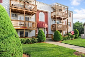 555 Diamond Hill Rd Unit 303, Woonsocket, RI 02895