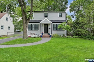 373 Deerfield St, Ridgewood, NJ 07450