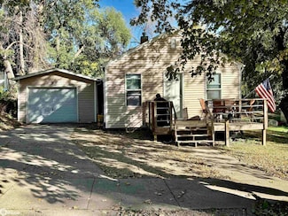 725 S 6th St, Forest City, IA 50436