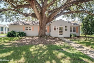 121 E Second St, Long Beach, MS 39560