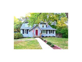 212 NE Circle Dr, Kansas City, MO 64116