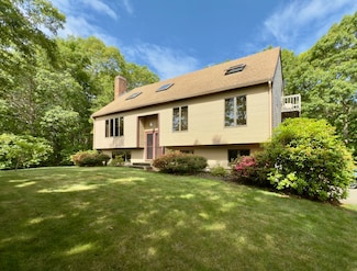 5 Oakwood Dr, Sagamore Beach, MA 02562