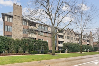 1600 Green Bay Rd Unit 304, Highland Park, IL 60035