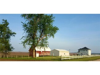 5573 Hills Mill Rd, Central City, IA 52214