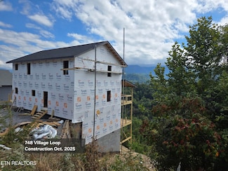 748 Village Loop Rd, Gatlinburg, TN 37738
