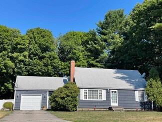 13 Edgewood Dr, Hampton, NH 03842