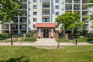 475 Plum Creek Dr Unit 111, Wheeling, IL 60090
