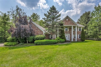 4000 Wiltshire Rd, Chagrin Falls, OH 44022