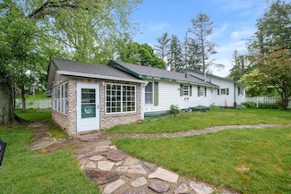 92282 Entrance Dr, Lawton, MI 49065