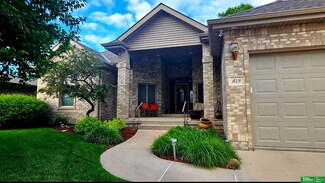 819 S Country Club Ave, York, NE 68467