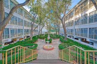 5050 Ambassador Way Unit 213, Houston, TX 77056