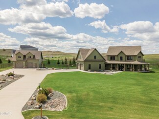 14220 Trail Boss Way, Bismarck, ND 58503