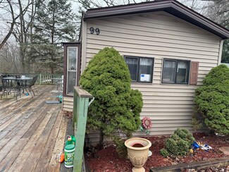99 Lakeshore Dr, Wilmington, IL 60481