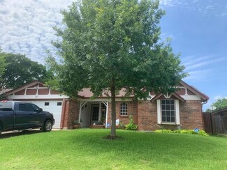 121 Volunteer Dr, Arlington, TX 76014