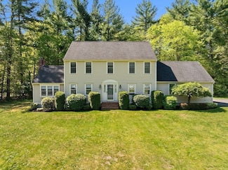 45 Heather Hills Dr, Bridgewater, MA 02324