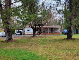 185 Peckerwood Ln, Grants Pass, OR 97527