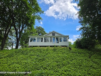 10 Maple Grove Ln, Tunkhannock, PA 18657