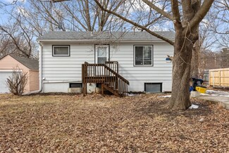 718 7th Ave, Coralville, IA 52241