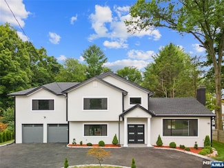 291 Tappan Rd, Norwood, NJ 07648