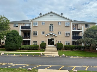 451 Valley Dr Unit 104, Naperville, IL 60563