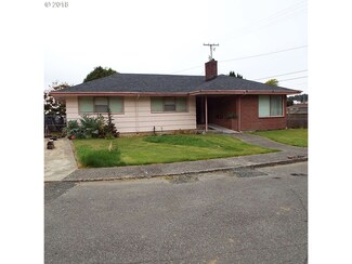 2441 Gardens Ave, Reedsport, OR 97467