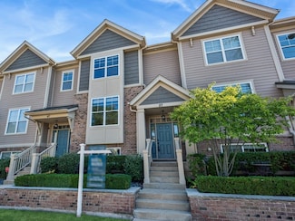 57 S 7th St, Geneva, IL 60134