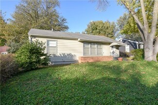 6415 School St, Windsor Heights, IA 50324
