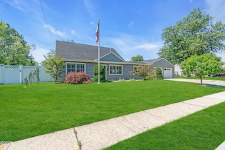 17 Hemlock St, Hazlet, NJ 07730