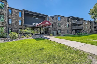 5140 W 102nd St Unit 111, Bloomington, MN 55437