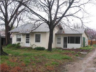 314 W 4th St, Eureka, KS 67045