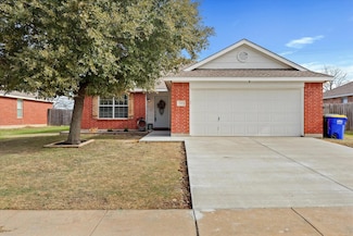 110 Palomino Ln, Krum, TX 76249