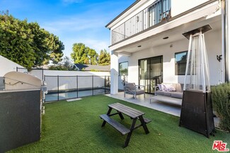 18903 Hatteras St, Tarzana, CA 91356