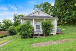 136 Holcomb St, Kingsport, TN 37660