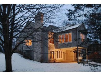 129 Wildwood Bay Dr, Mahtomedi, MN 55115
