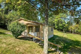 872 Summers School Rd, Morgantown, WV 26508