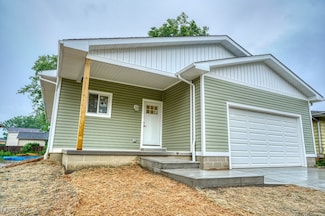 461 S Van Buren, Barberton, OH 44203