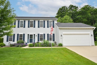 847 Chisholm Ln, Port Washington, WI 53074