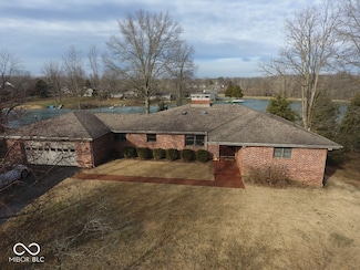 3752 W North Wood Lake Dr, Columbus, IN 47201