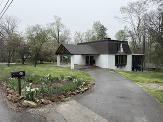 236 N Carolina Ave, Sewanee, TN 37375