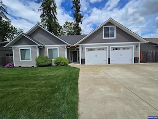 299 SE Fairview St, Mill City, OR 97360