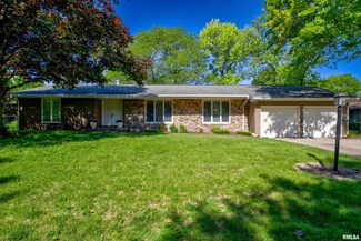 7305 N Edgewild Dr, Peoria, IL 61614