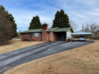 119 McJunkin Dr, Pickens, SC 29671