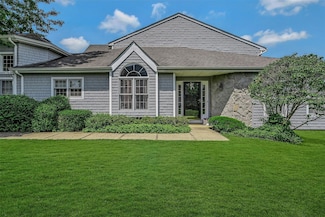 64 Lakebridge Dr S, Kings Park, NY 11754
