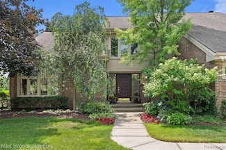 6230 Carroll Dr, West Bloomfield, MI 48322