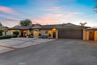 10565 Mahoney Dr, Sunland, CA 91040