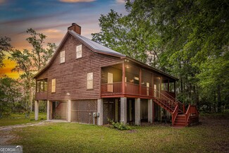 1525 W Black Island Rd SE, Darien, GA 31305